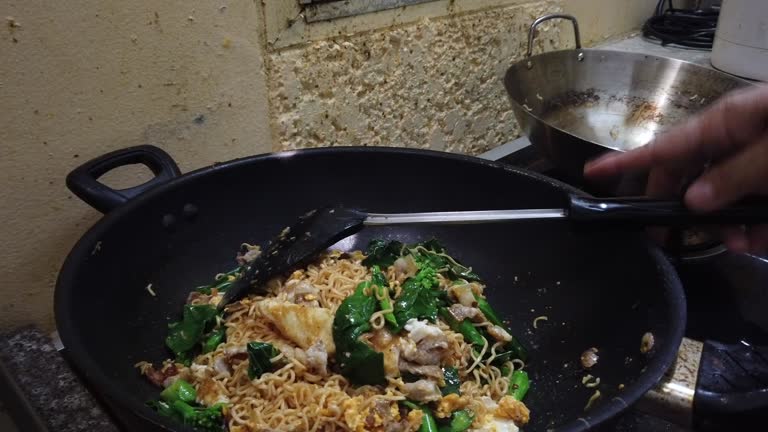 Korean Instant Noodles Videos and HD Footage - Getty Images