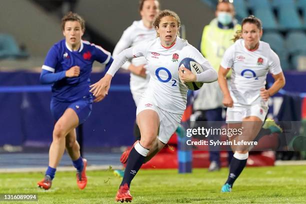 Abby Dow in action during the women international friendly match between France and England on April 30, 2021 in Villeneuve-d'Ascq, France.