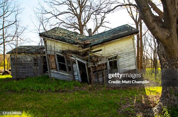 abandoned and collapsing house - collapsing house stock pictures, royalty-free photos & images