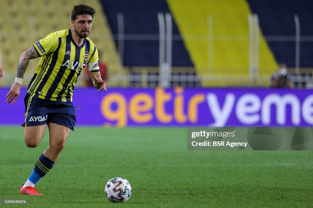 Fenerbahce v BB Erzurumspor - Super Lig