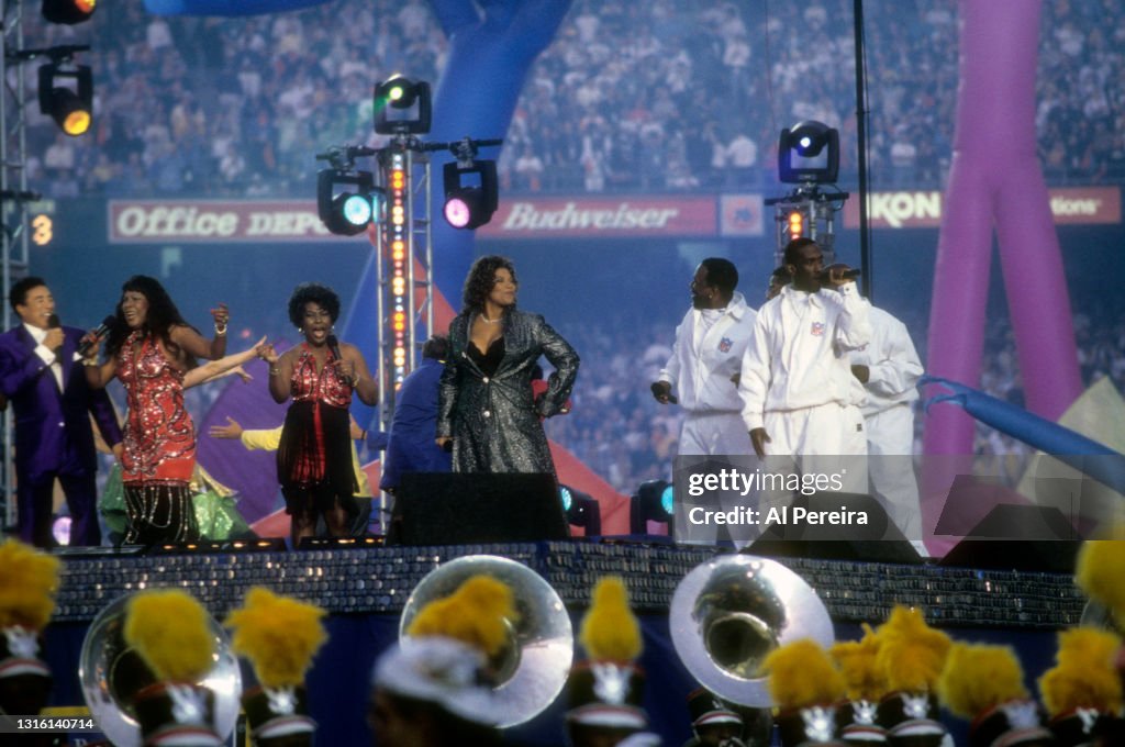 Queen Latifah, Smokey Robinson, Martha Reeves and Boyz II Men Perform At Halftime Of Super Bowl XXXII
