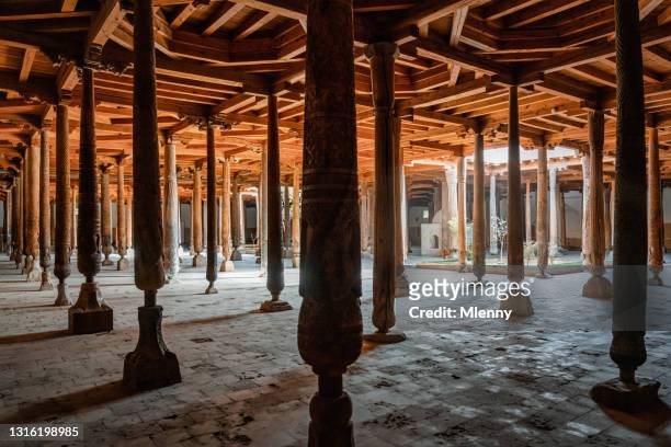 dentro da mesquita de djuma khiva juma xiva, uzbequistão - uzbekistan - fotografias e filmes do acervo