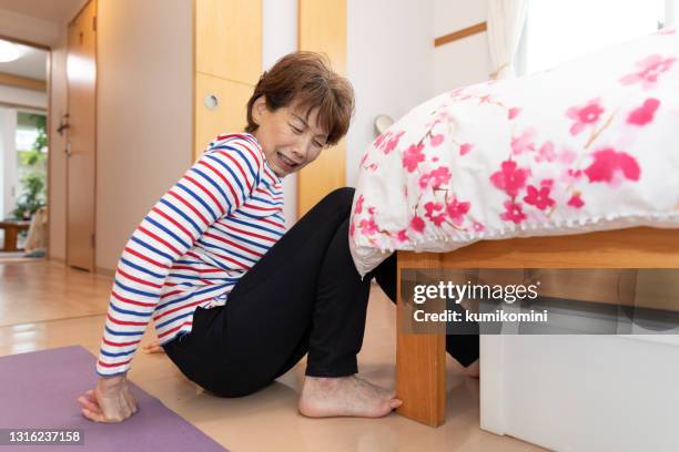 hit toe with furniture - japanese women feet stock pictures, royalty-free photos & images