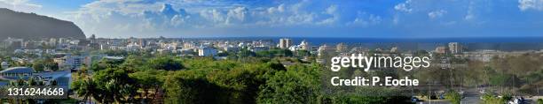 reunion island, saint-denis, panoramic view of the west of the city seen from trinity park. - saint denis de la reunión fotografías e imágenes de stock