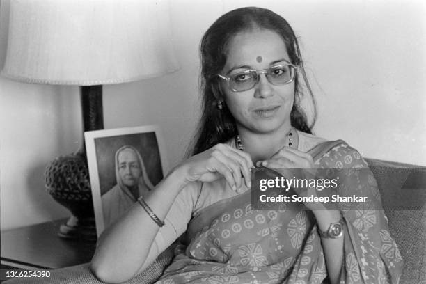 Actor Rohini Hattangadi playing the role of Mahatma Gandhi's wife, Kasturba, in her hotel room on set during the filming of the movie 'Gandhi', New...