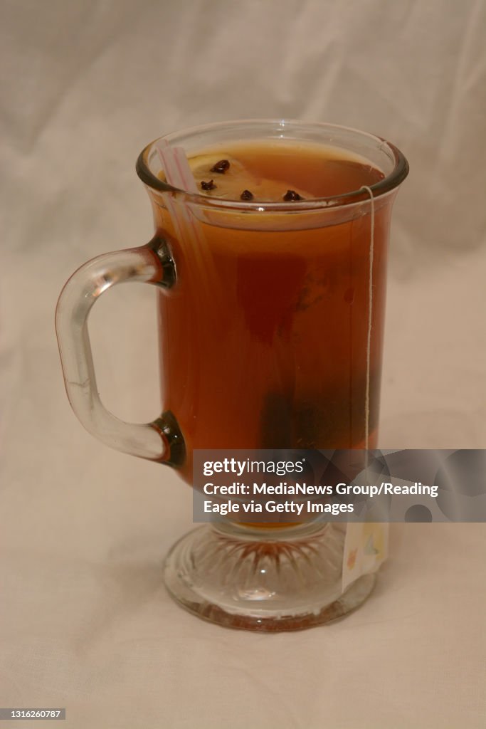 12/12/13 photo Ryan McFadden Ugly Oyster owner Glenn Rigg makes a hot toddy with whiskey, tea, lemon