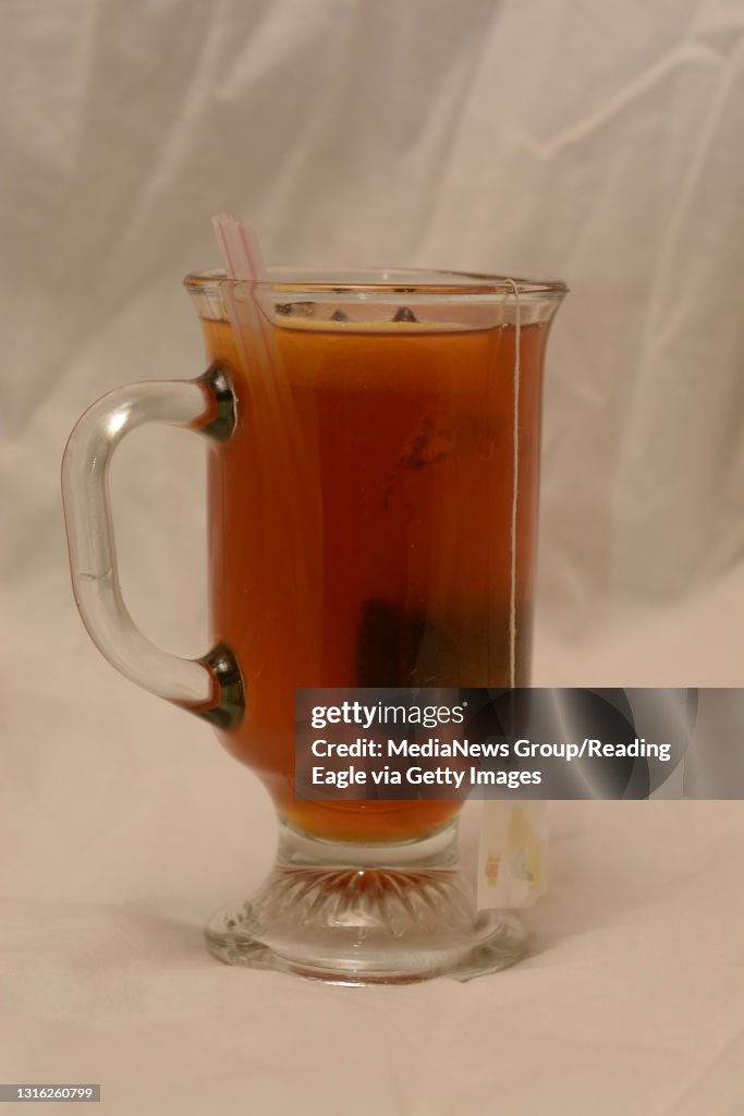 12/12/13 photo Ryan McFadden Ugly Oyster owner Glenn Rigg makes a hot toddy with whiskey, tea, lemon