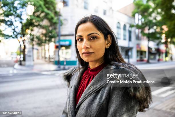 portrait of businesswoman in downtown area - indian road stock-fotos und bilder
