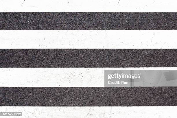 zebra crossing - zebrastreifen stock-fotos und bilder