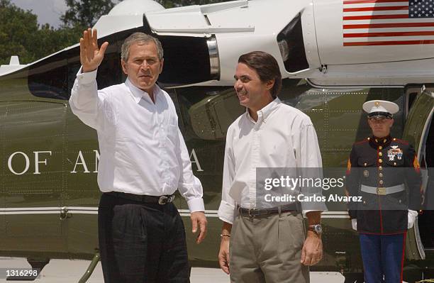 President George W. Bush arrives at the country estate of Quintos de Mora June 12, 2001 and is greeted by Spanish Prime Minister Jose Maria Aznar in...