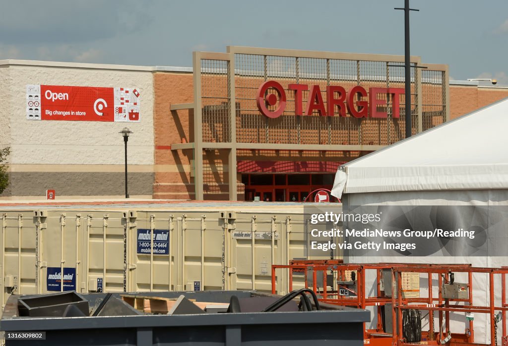 Target Spring Hill At the Target in the Broadcasting Square Shopping center in Spring ...