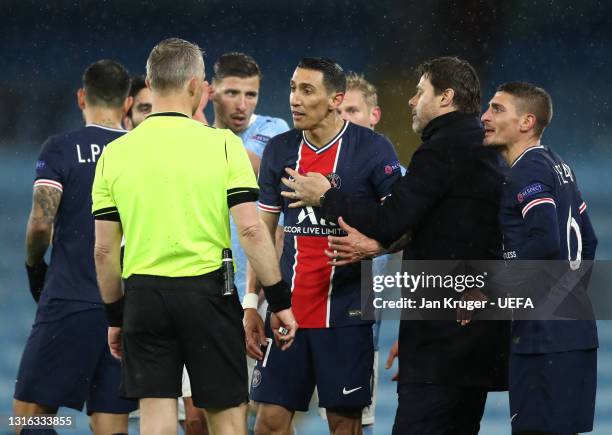 Mauricio Pochettino, Manager of Paris Saint-Germain holds back Angel Di Maria of Paris Saint-Germain who confronts referee Bjorn Kuipers after being...