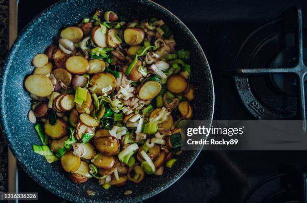 fried potatoes, leek and onions for homemade vegan tarte flambée - fried potato stock pictures, royalty-free photos & images