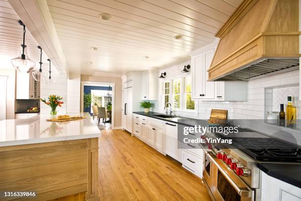 mejora del hogar remodelado diseño de cocina contemporánea en casa residencial - ampliación de casa fotografías e imágenes de stock