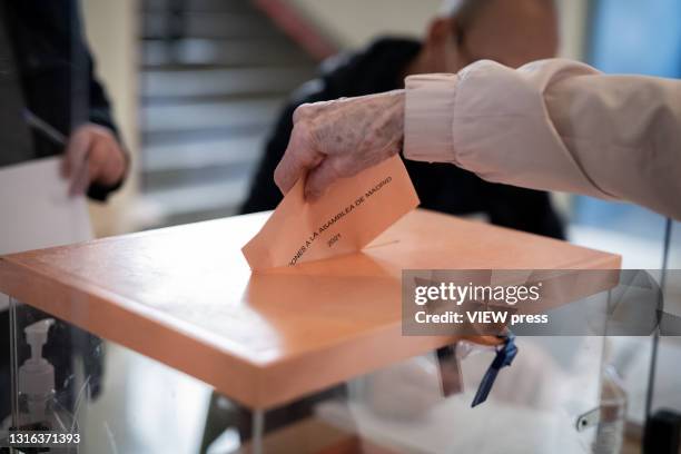 Person casting her vote in the ballot box on 4 May in Madrid, Spain.