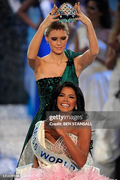 Miss Venezula, Ivian Lunasol Sarcos Colmenares , is crowned by Miss World 2010, Alexandria Mills of the United States, after winning Miss World 2011...