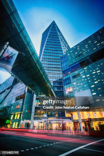 singapore, orchard road - office building entrance night stock pictures, royalty-free photos & images