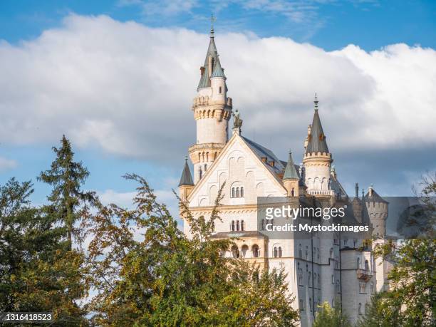 the famous neuschwantein castle in germany - neuschwanstein stock pictures, royalty-free photos & images