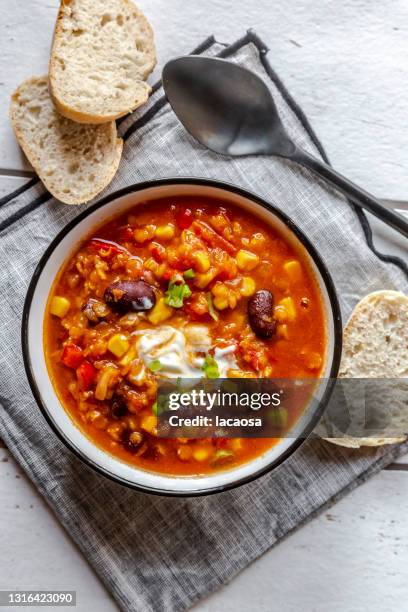 vegetarian chili con carne, chili sin carne - chili soup stock pictures, royalty-free photos & images