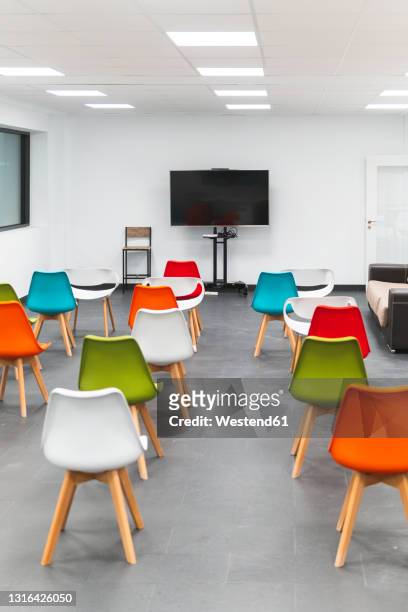 television set and empty chairs arranged during conference event in classroom - television academy stock-fotos und bilder