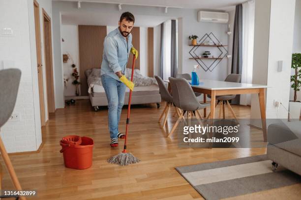 limpieza del hogar - aljofifa fotografías e imágenes de stock