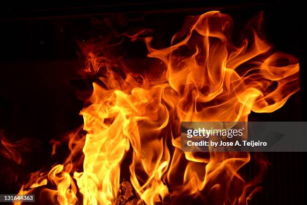 fire - fire natural phenomenon stockfoto's en -beelden