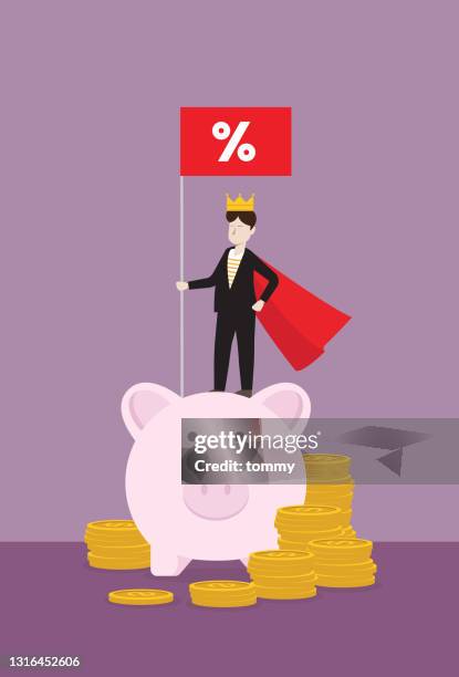 ilustraciones, imágenes clip art, dibujos animados e iconos de stock de empresario lleva corona con capa roja sostiene un porcentaje de cartel en una alcancía - libertad financiera