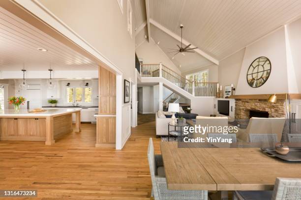 住宅改良の住宅の現代的なオープンコンセプトデザインを改造 - kitchen island ストックフォトと画像