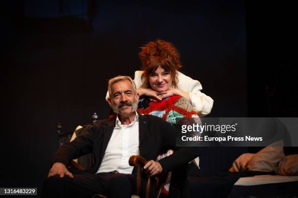 Actors Imanol Arias and Ana Villa pose during the presentation of the play "El coronel no tiene quien le escriba" at the Poliorama Theatre, on 5 May,...