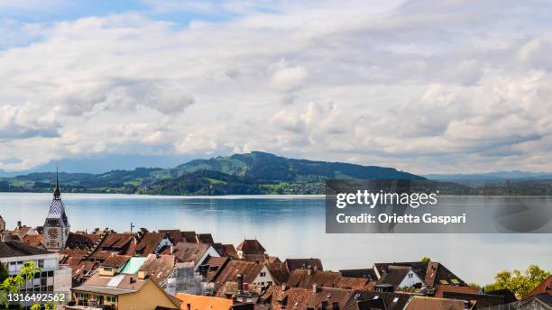 zug en el lago zug - suiza - zug fotografías e imágenes de stock