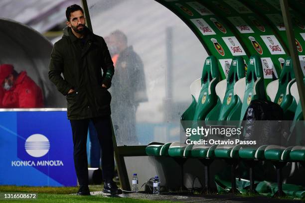 Head coach, Ruben Amorim of Sporting CP reacts during the Liga NOS match between Rio Ave FC and Sporting CP at the Rio Ave FC - Dos Arcos stadium in...
