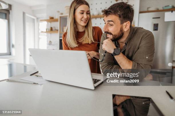 couple in the kitchen love happy - couple laptop stock pictures, royalty-free photos & images