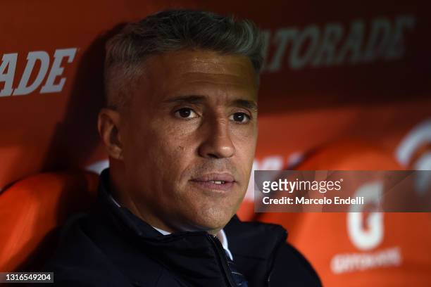 Hernán Crespo head coach of Sao Paulo looks on prior to a match between Racing Club and Sao Paulo as part of Group E of Copa CONMEBOL Libertadores...
