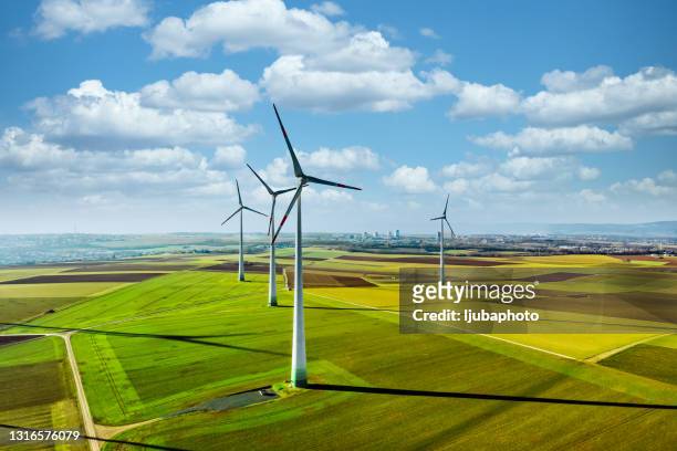 il potere sostenibile è il futuro - energia eolica foto e immagini stock
