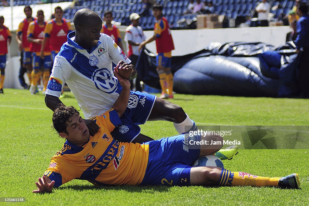 Puebla v Tigres Apertura 2011