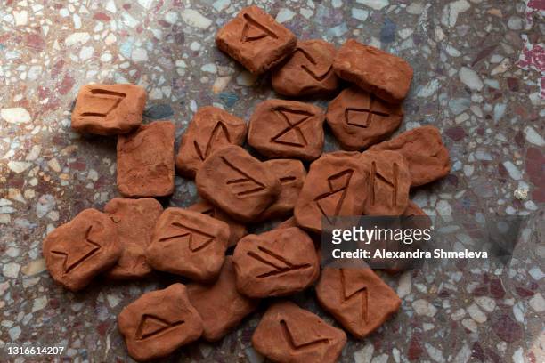 runes - wicca stock-fotos und bilder