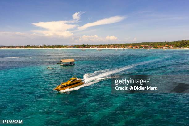 speed boat leaving the nusa lembongan island for sanur in bali, indonesia - sanur stock pictures, royalty-free photos & images