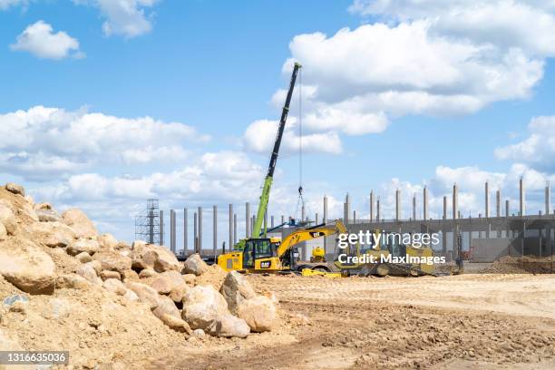 construction site with excavator and bulldozer - mechanical digger stock pictures, royalty-free photos & images