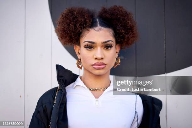 trans woman posing against a black and white wall looking at camera - black transgender 個照片及圖片檔