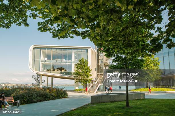 centro botin a santander, spagna - the botin center for the arts and culture in santander foto e immagini stock