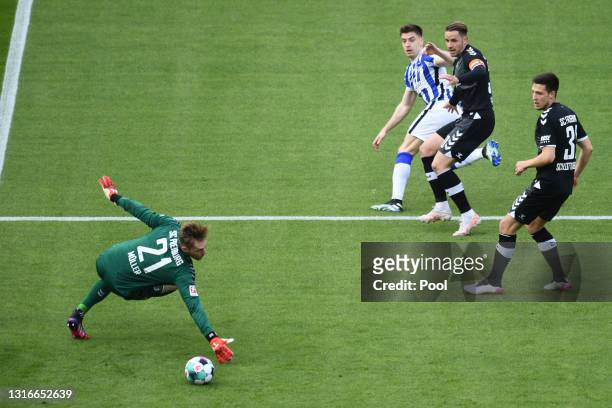 Krzysztof Piatek of Hertha Berlin scores his team's first goal during the Bundesliga match between Hertha BSC and Sport-Club Freiburg at...