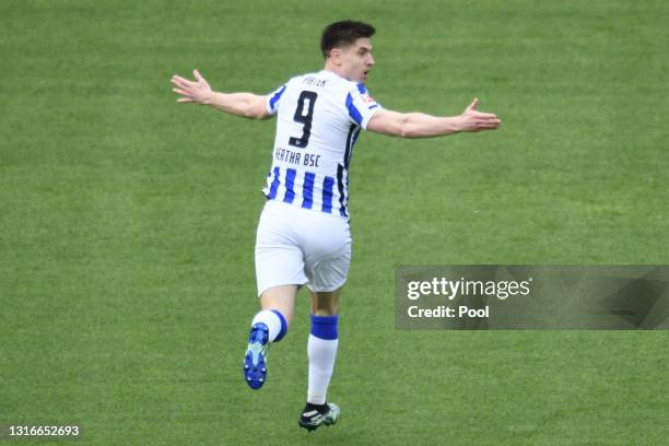 Krzysztof Piatek of Hertha Berlin celebrates after scoring his team's first goal during the Bundesliga match between Hertha BSC and Sport-Club...