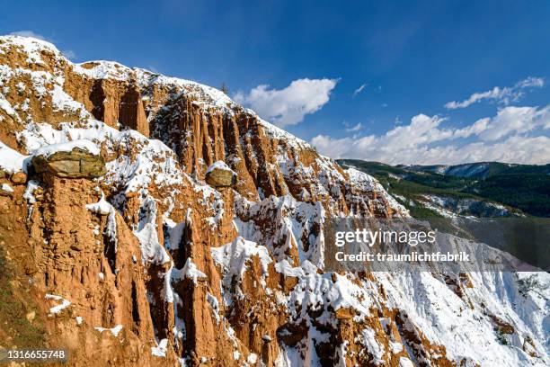 Earth Pyramids Ritten Winter Stob Earth Pyramids Stock-Fotos und Bilder - Getty Images