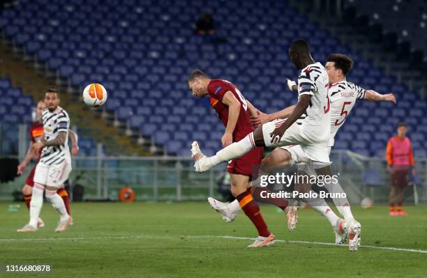 Edin Dzeko of A.S Roma wins a header during the UEFA Europa League Semi-final Second Leg match between AS Roma and Manchester United at Stadio...