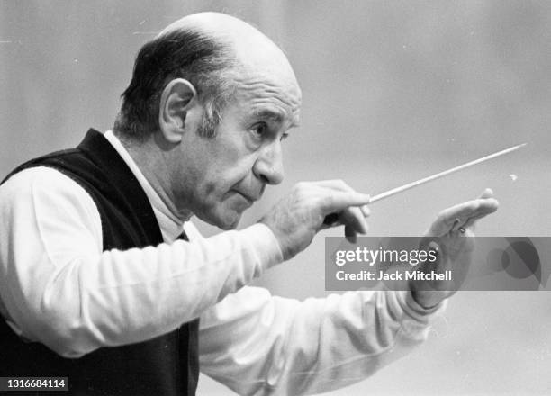 Maestro Erich Leinsdorf Photos and Premium High Res Pictures Getty Images
