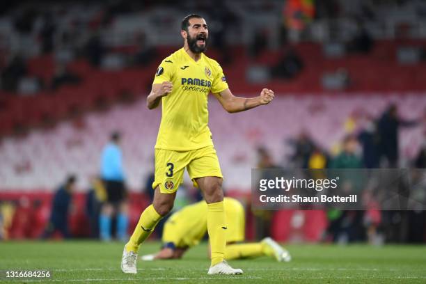 Raul Albiol of Villarreal CF celebrates victory following the UEFA Europa League Semi-final Second Leg match between Arsenal and Villareal CF at...