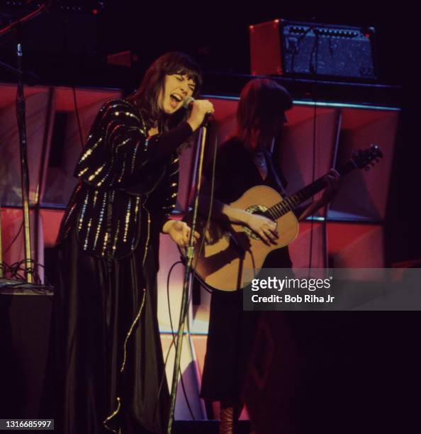 S Ann Wilson and her sister Nancy perform in concert at Universal Amphitheatre, July 15, 1977 in Los Angeles, California.