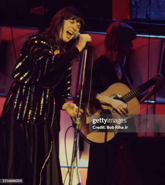 S Ann Wilson and her sister Nancy perform in concert at Universal Amphitheatre, July 15, 1977 in Los Angeles, California.