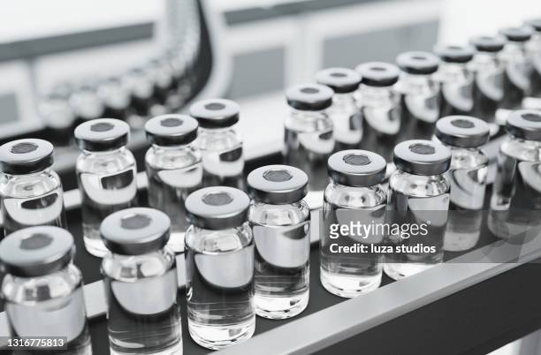 vaccine production in a pharmaceutical factory - pharmaceutical imagens e fotografias de stock