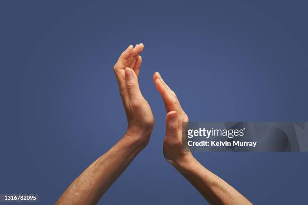 hands clapping - applauding stock pictures, royalty-free photos & images